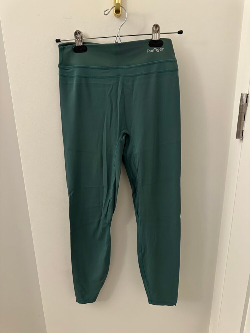 TomTiger Green High-Waisted Scrunch Butt Leggings S